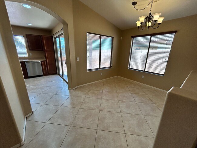 Building Photo - ? Large 4Bdm 3Ba Avondale Home *NO* Carpet ?