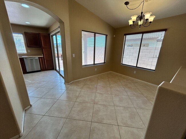 Foto del edificio - ? Large 4Bdm 3Ba Avondale Home *NO* Carpet ?
