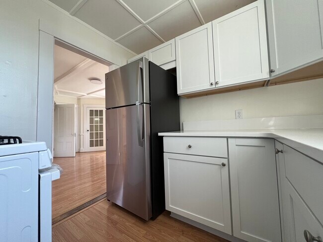 Building Photo - 155 Laurel St