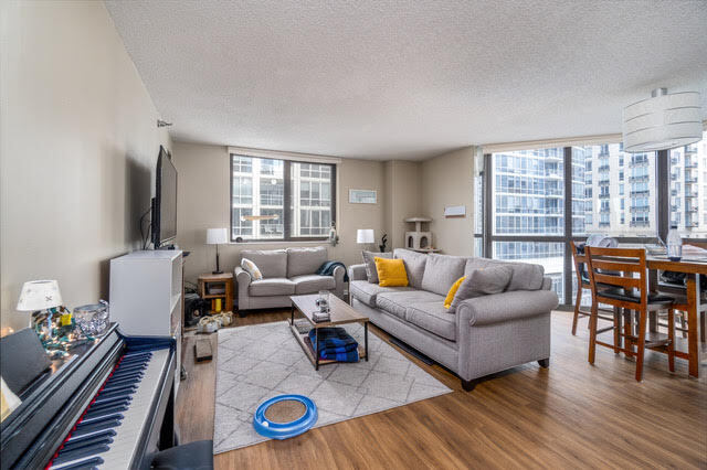 Foto del edificio - 33 W Delaware Pl