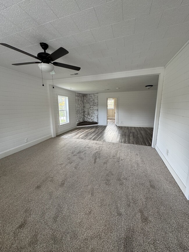 Building Photo - 9156 Crossville Hwy