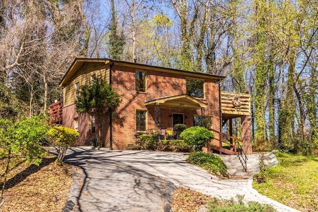 Foto del edificio - 1570 Spring Ln NW