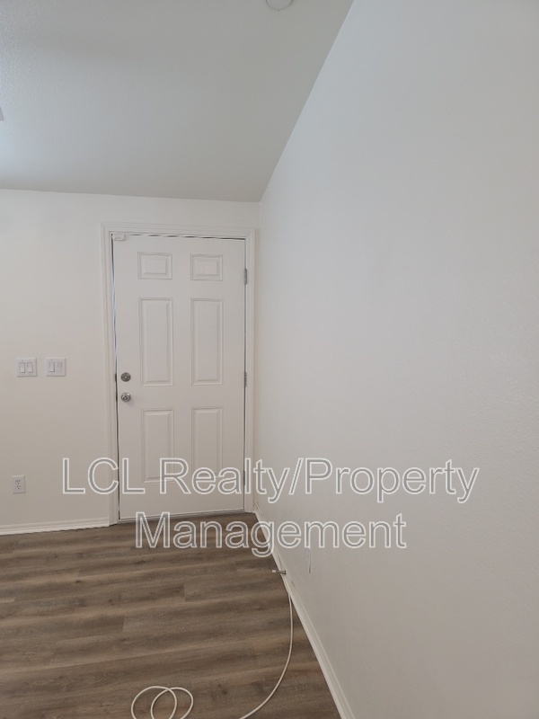 Building Photo - 407 W Sumner Ave