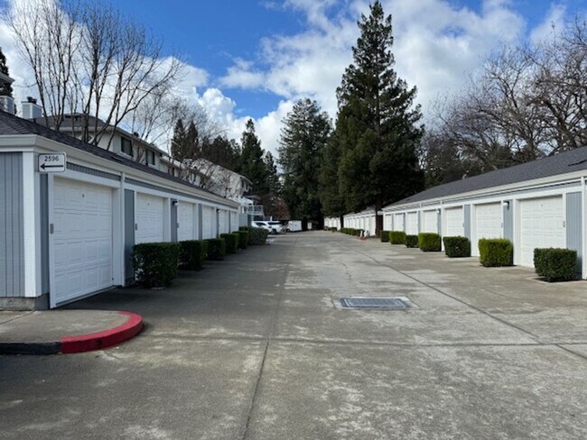 Building Photo - Upper level unit in Ashford Ct Walnut Creek
