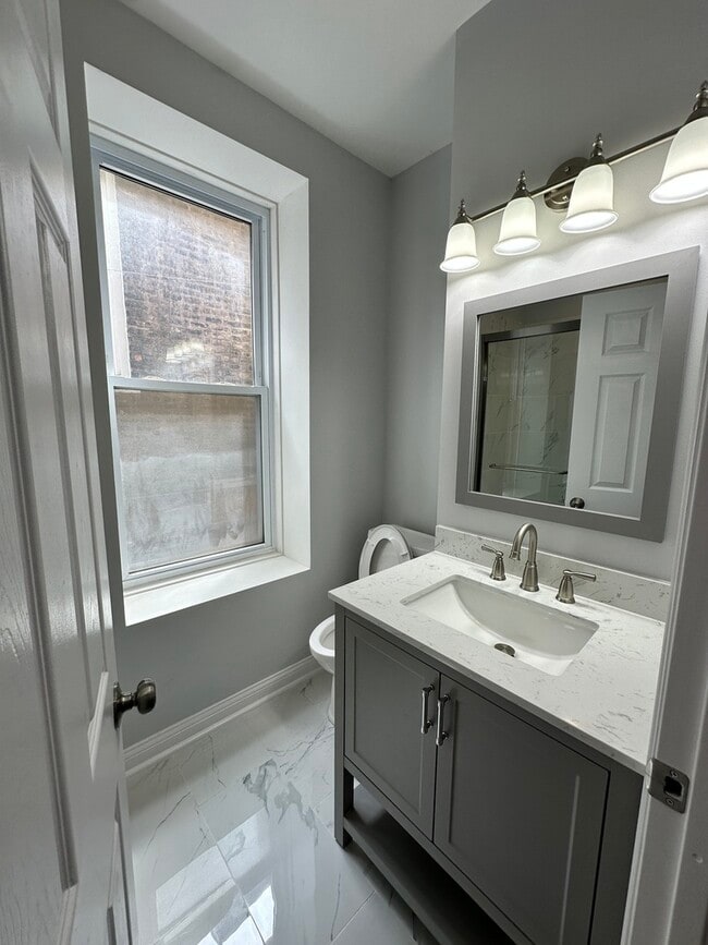 Building Photo - 2002 W 21st Pl