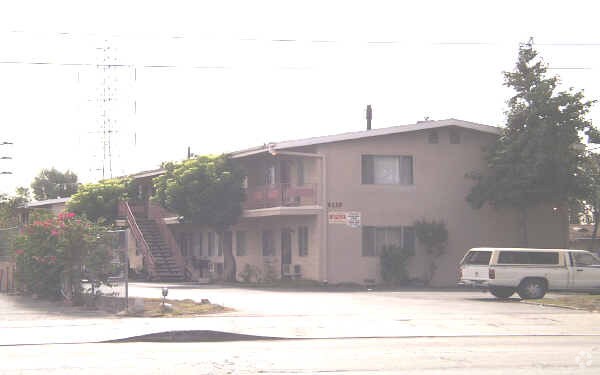 Building Photo - 6110-6114 Vineland Ave
