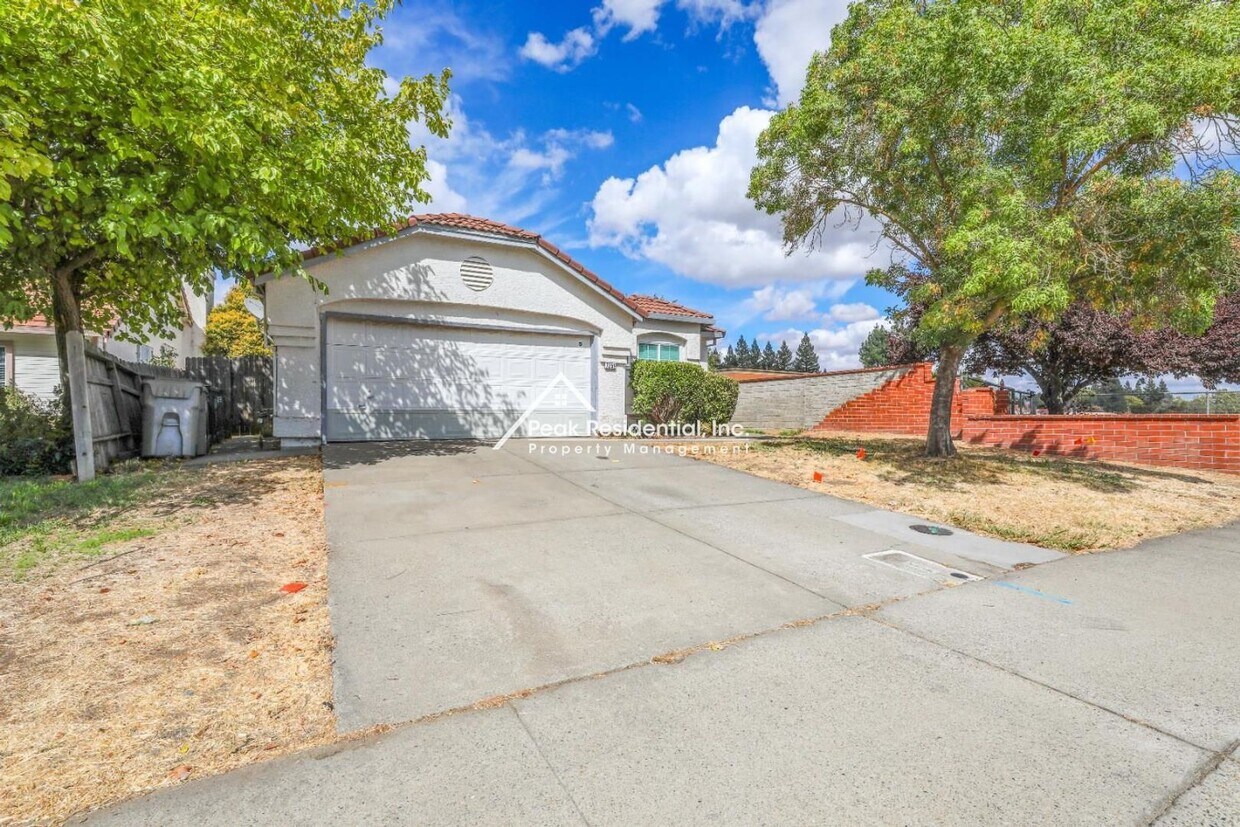 Wonderful Sacramento 4bd/2ba Home! - Wonderful Sacramento 4bd/2ba Apartment!