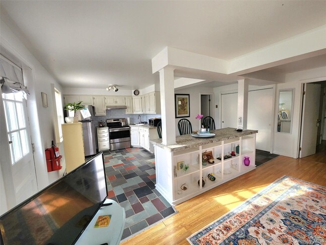 Building Photo - 12 Traver Rd