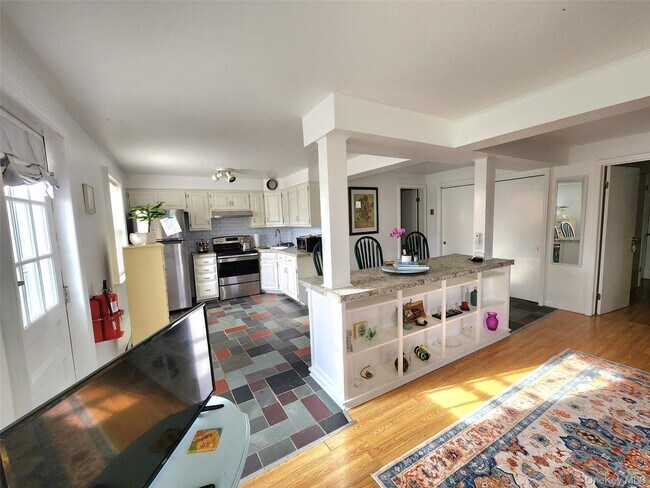 Foto del edificio - 12 Traver Rd