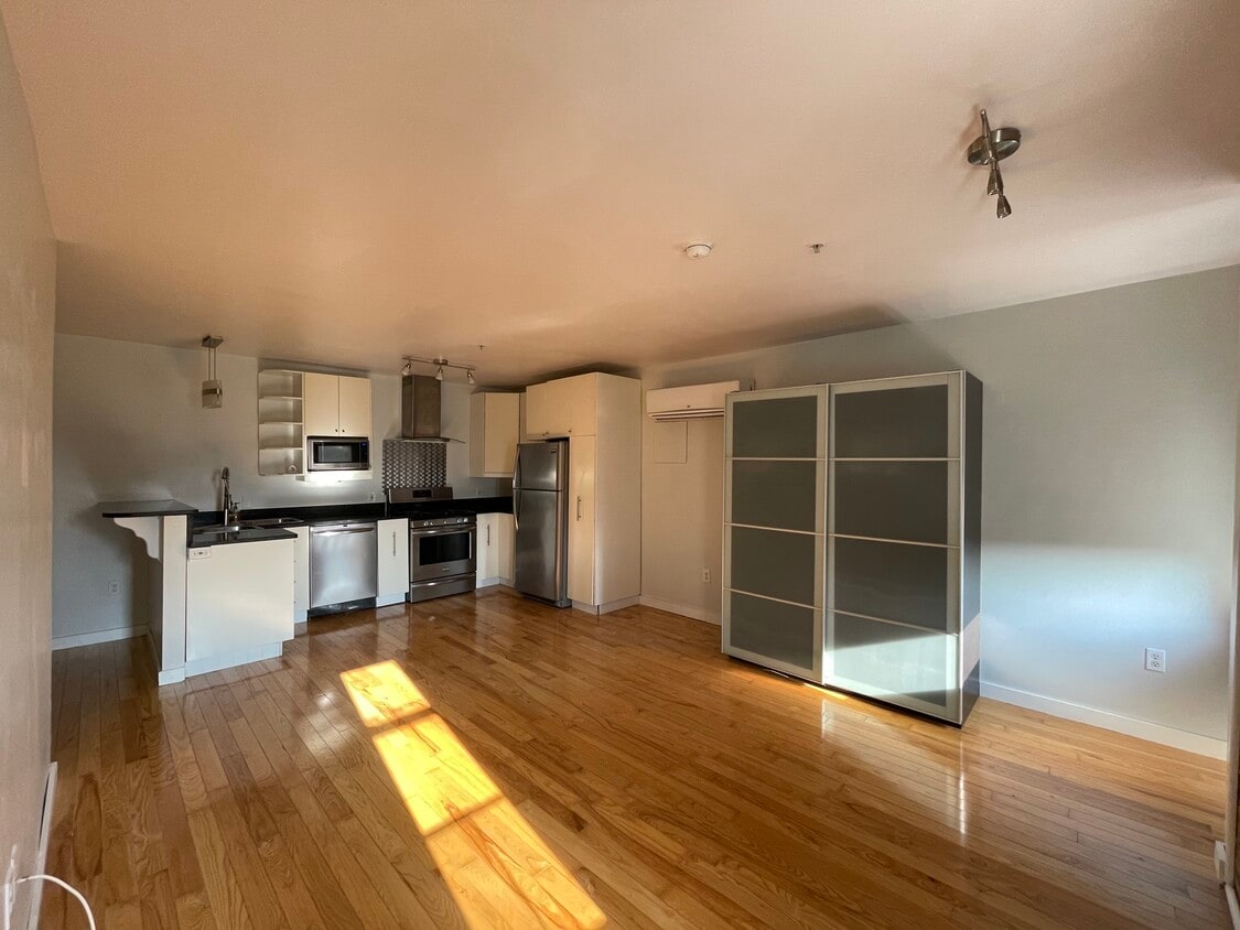 925 N Calvert St Unit 2R, Baltimore, MD 21202 925 N Calvert St