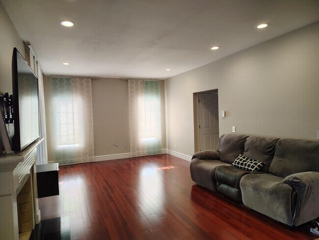 Foto del edificio - 4015 Amalfi Dr