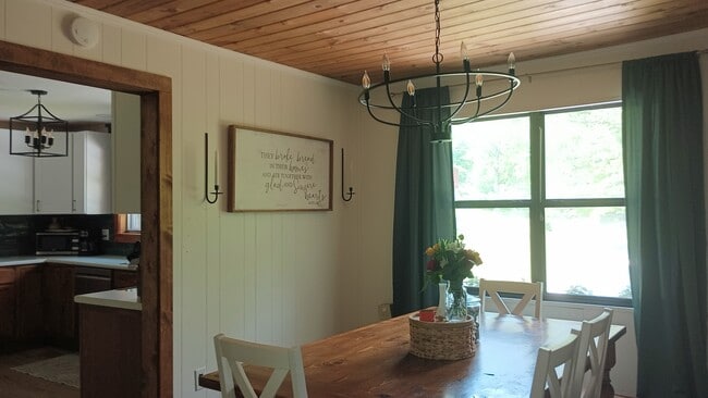 Building Photo - 615 Tank Hill Rd