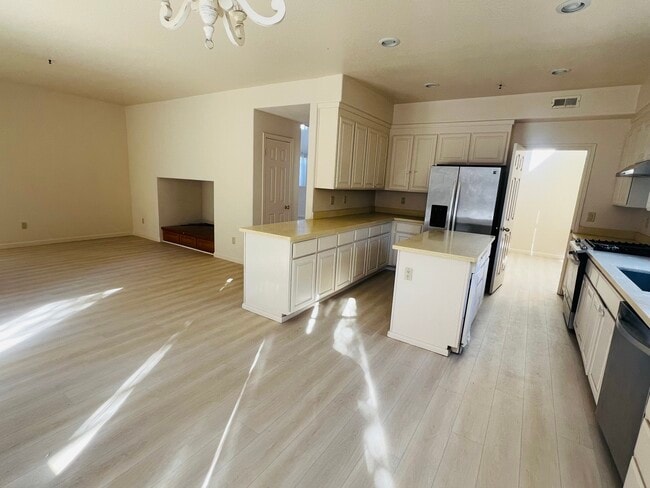 Foto del edificio - 17614 Winding Creek Rd