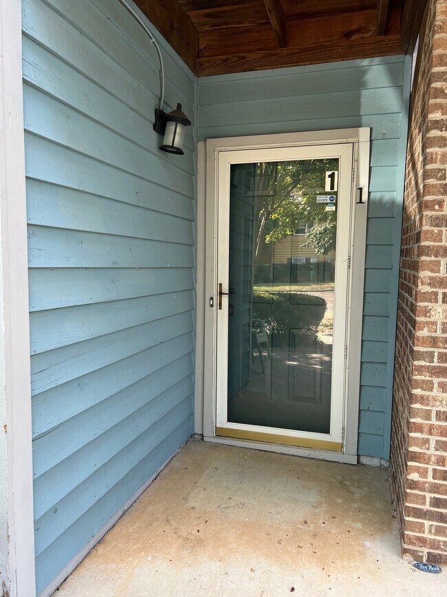 Foto del edificio - 3218 Selwyn Farms Ln