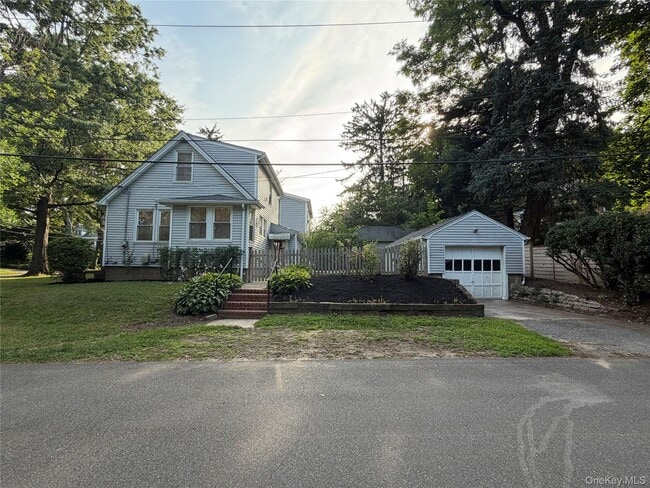 Building Photo - 24 8th Ave