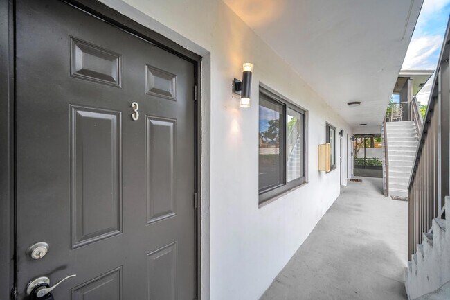 Foto del edificio - 559 NE 44th St