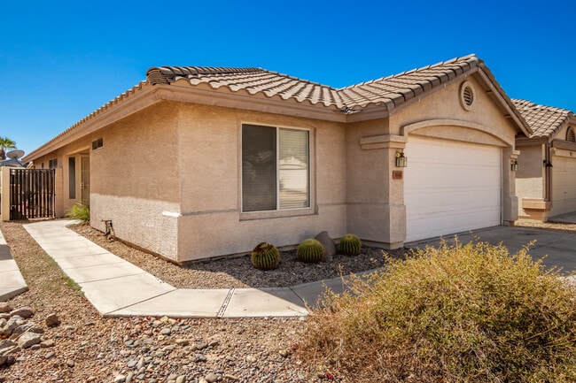 Building Photo - 3041 E Wahalla Ln