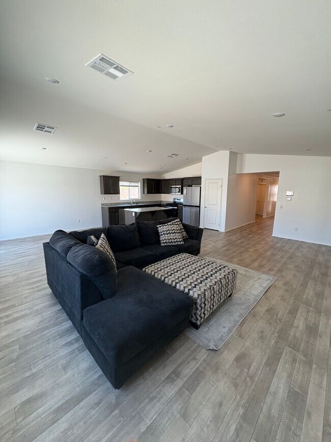 Foto del edificio - Beautiful Newly Built Single-Family Home-Hemet!