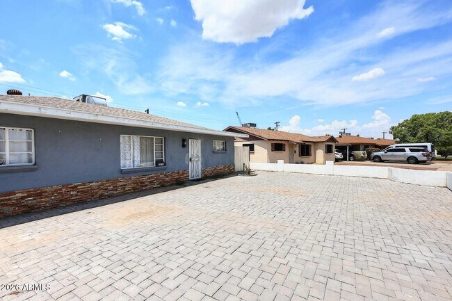 Foto del edificio - 8806 N 30th Ave