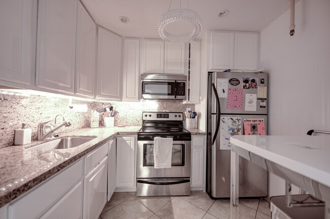 Building Photo - 4301 Collins Ave
