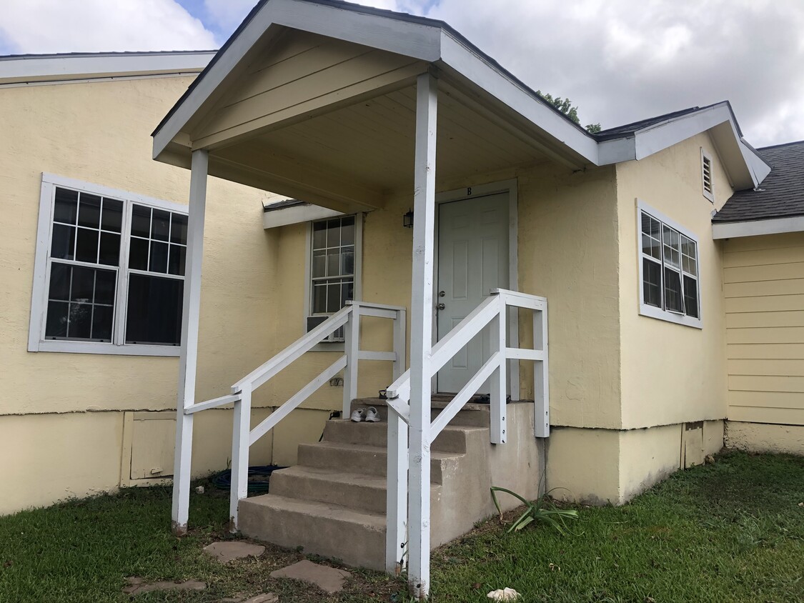 Primary Photo - 2903 N US Highway 281