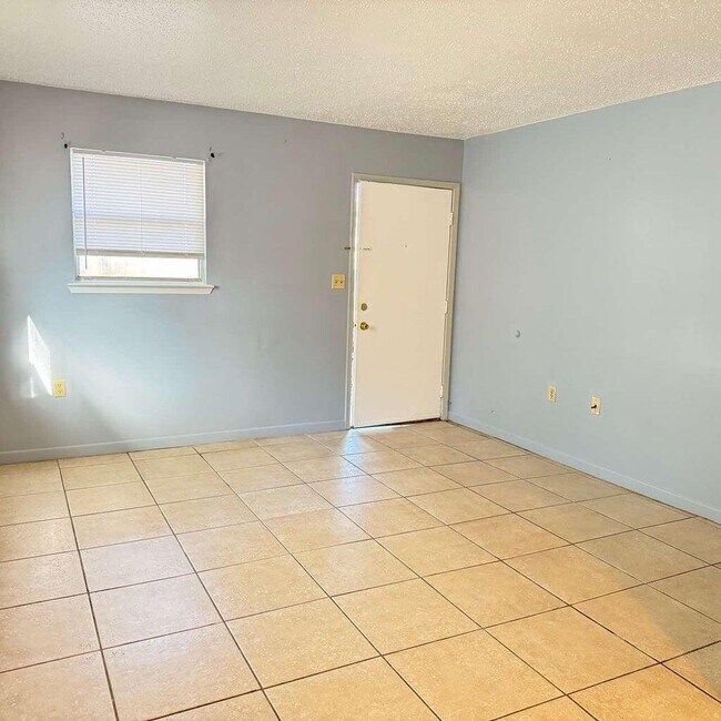 Foto del edificio - 824 Tanager Rd