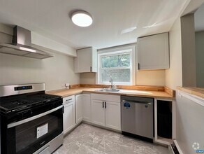 Building Photo - 2525 Woodland Dr