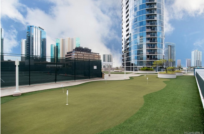 Putting Green - 1296 Kapiolani Blvd