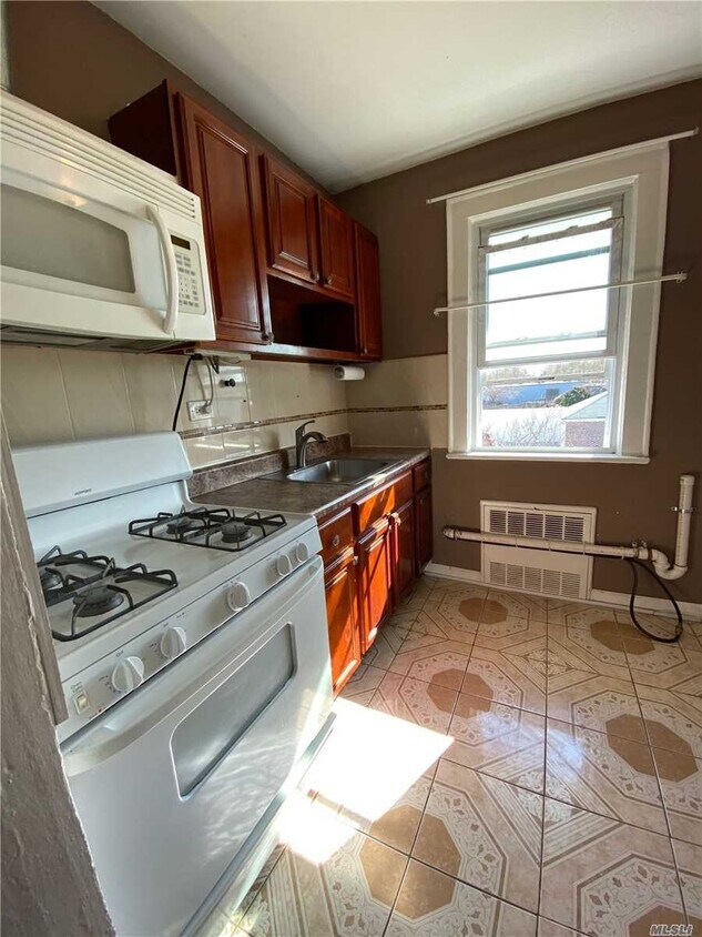 683 Chestnut St, Cedarhurst, NY 11516 House Rental in Cedarhurst, NY