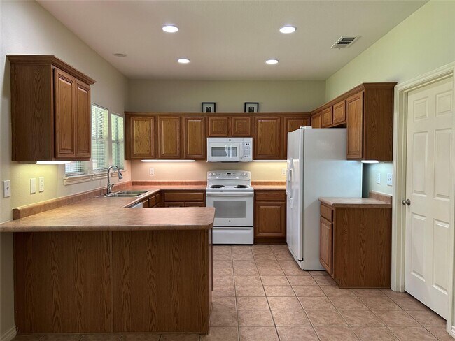Foto del edificio - 919 Cedar Ridge Dr