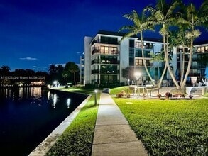 Building Photo - 1301 River Reach Dr