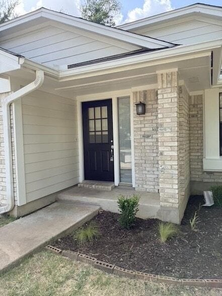 Building Photo - 1920 White Oak Cir