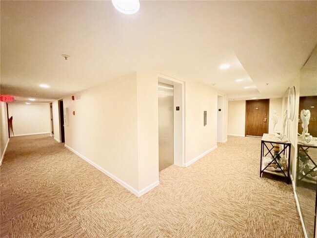 Foto del edificio - 7430 Sunshine Skyway Ln S