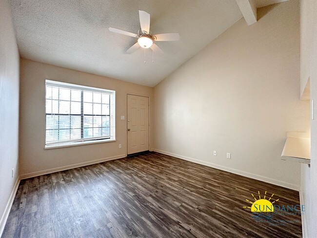 Building Photo - Efficient 1 Bedroom Unit in Fort Walton