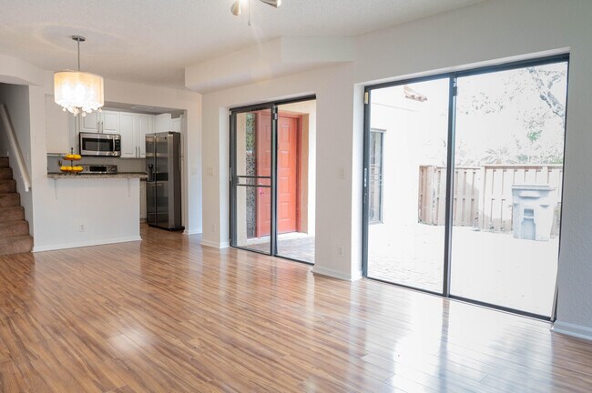 Foto del edificio - 8236 Severn Dr