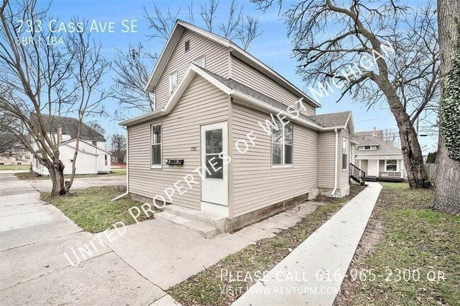 Building Photo - Available Now | 3 Bedroom 1 Bath Single Fa...