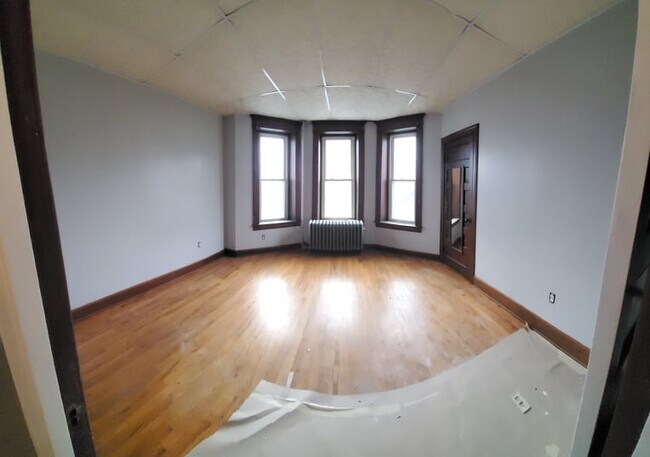 Building Photo - 1000 York St
