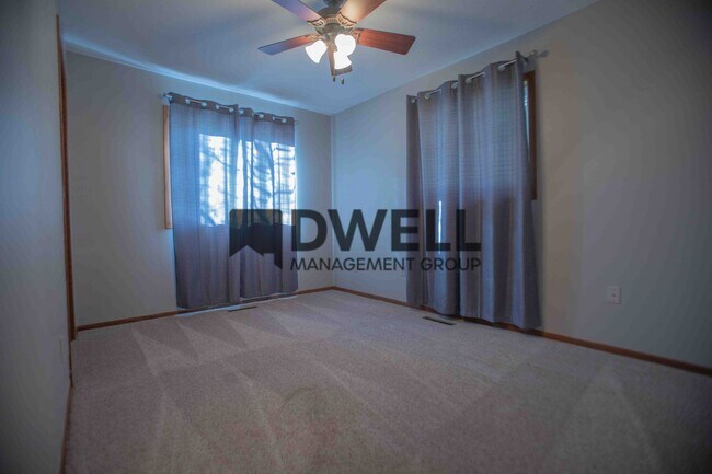 Building Photo - Single Family Home in SW Rochester
