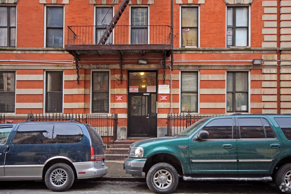 Building Photo - 608-612 W 184th St