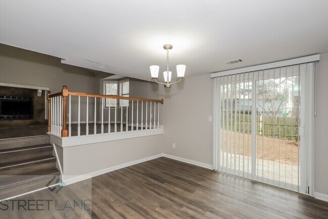 Building Photo - NOW OFFERING FIRST FULL MONTH FREE!!