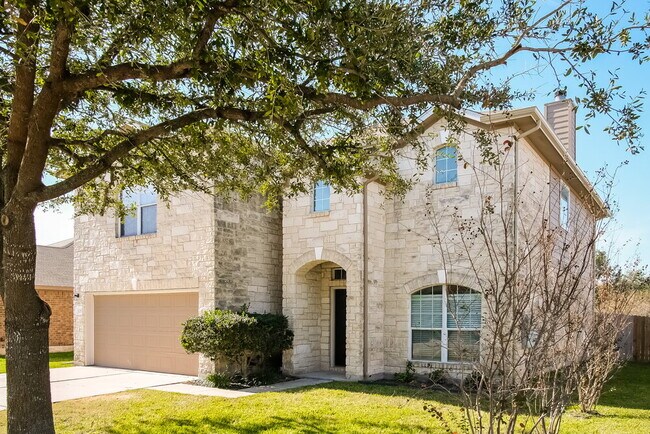 Building Photo - 121 Castle Dr