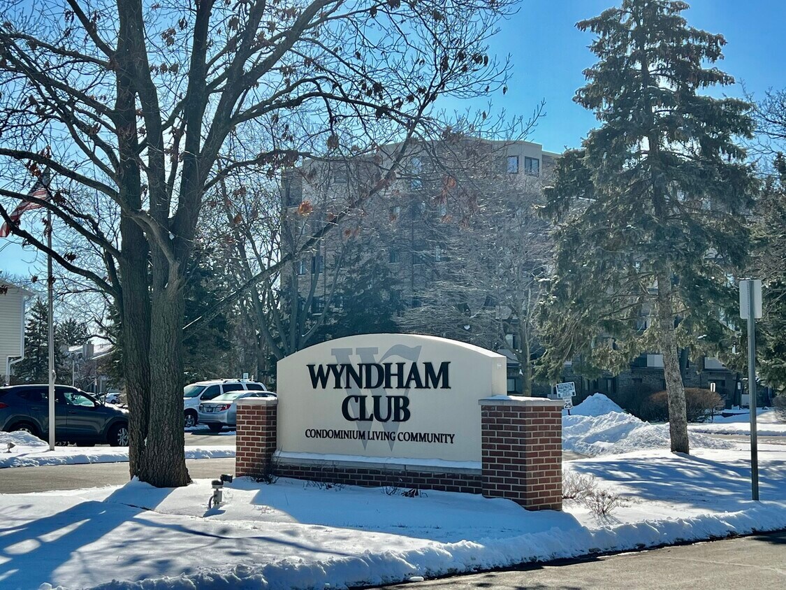 Foto principal - 1422 E Wyndham Cir