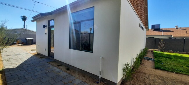 Foto del edificio - 1027 E McKinley St