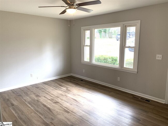 Foto del edificio - 113 Oak Park Dr