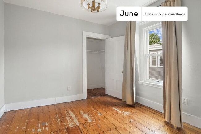 Building Photo - Room in Shared 4 bed/2.5 bath home