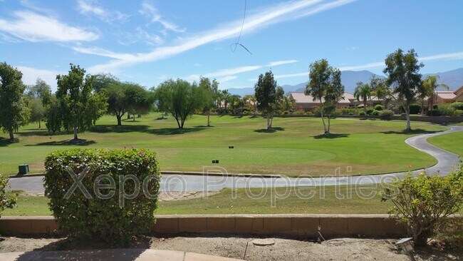 Foto del edificio - 79825 Bethpage Ave