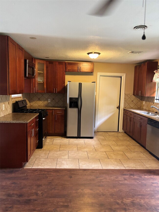 Foto del edificio - 5631 Groveton St