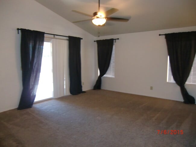 Living Room - 16634 S 32nd Plz