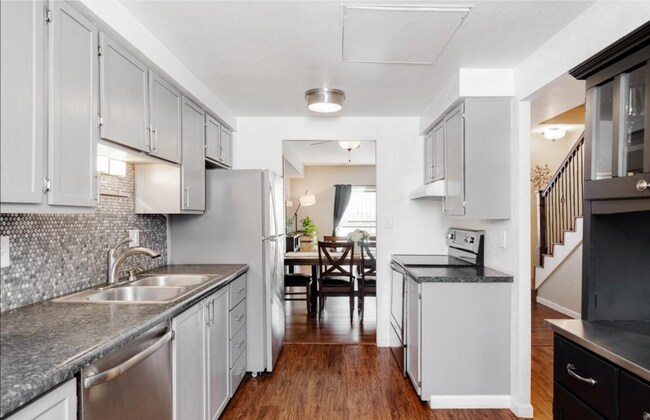 Foto del edificio - 7250 Eastmoor Dr