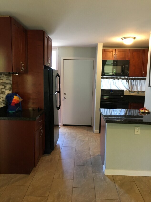 Primary Photo - 3676 Lower Honoapiilani Rd, C101